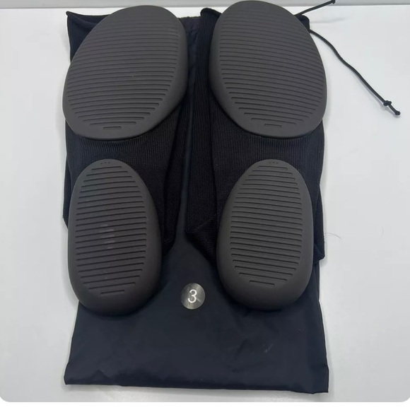 Size 3 . Unisex . Authentic yeezy pods . New in bag - Picture 3 of 3